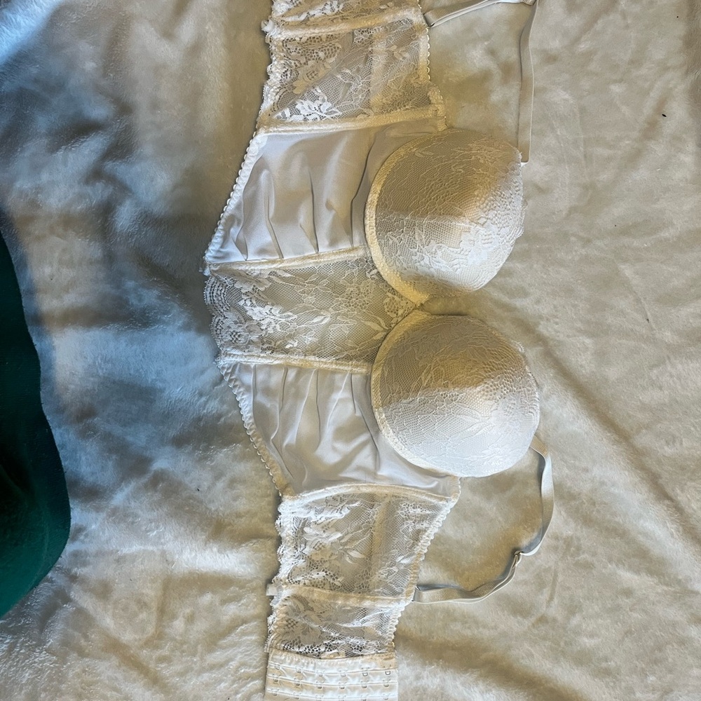 Jessica Simpson White Lace Bra